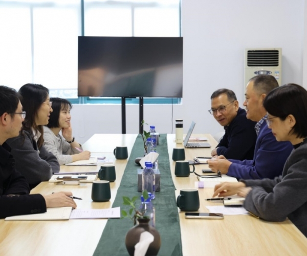 体贴眷注落实处，政企同心营生长