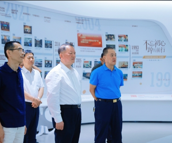 ?陈利众主席带队调研威廉希尔williamhill丝绸，赋能丝绸经典工业?