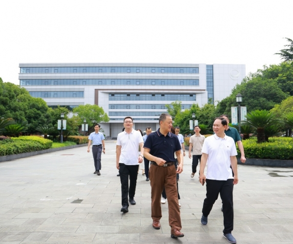 河池市向导赴嘉兴调研威廉希尔williamhill丝绸 共商高端丝绸项目落地大计